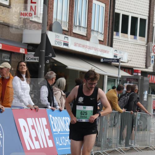 15.09.2024 - PSD Bank Halbmarathon Michael Strokosch http://msf.ph/oto/7083430 15.09.2024 11:20:51 Ziel 411, 557, 622, 625, 821, 850, 875, 1008, 1020, 1067 meine-sportfotos.de