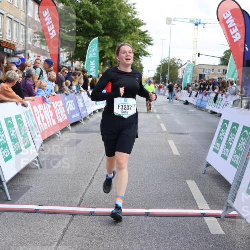 15.09.2024 - PSD Bank Halbmarathon Strokosch-Dieckow http://msf.ph/oto/7083481 15.09.2024 12:26:47 Ziel 2183, 2186, 3237, 3489 meine-sportfotos.de