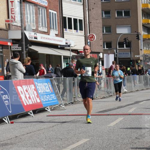 15.09.2024 - PSD Bank Halbmarathon Michael Strokosch http://msf.ph/oto/7083688 15.09.2024 12:29:54 Ziel 1390, 2291, 2454, 2889, 3270, 3349, 3362 meine-sportfotos.de