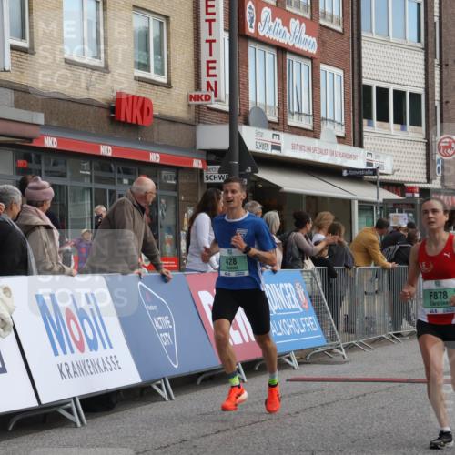 15.09.2024 - PSD Bank Halbmarathon Michael Strokosch http://msf.ph/oto/7083769 15.09.2024 11:21:26 Ziel 428, 579, 864, 878, 1009, 1092, 2471 meine-sportfotos.de