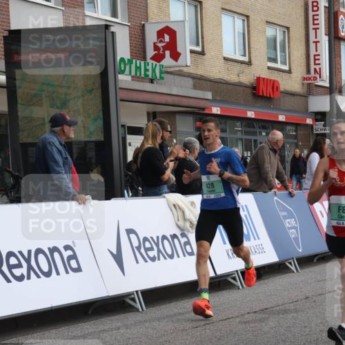 15.09.2024 - PSD Bank Halbmarathon Michael Strokosch http://msf.ph/oto/7083778 15.09.2024 11:21:26 Ziel 428, 579, 864, 878, 1009, 1092, 2471 meine-sportfotos.de