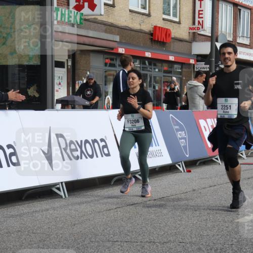 15.09.2024 - PSD Bank Halbmarathon Michael Strokosch http://msf.ph/oto/7083988 15.09.2024 12:30:22 Ziel 2111, 2251, 2299, 2447, 3206, 3261, 3276, 3346 meine-sportfotos.de