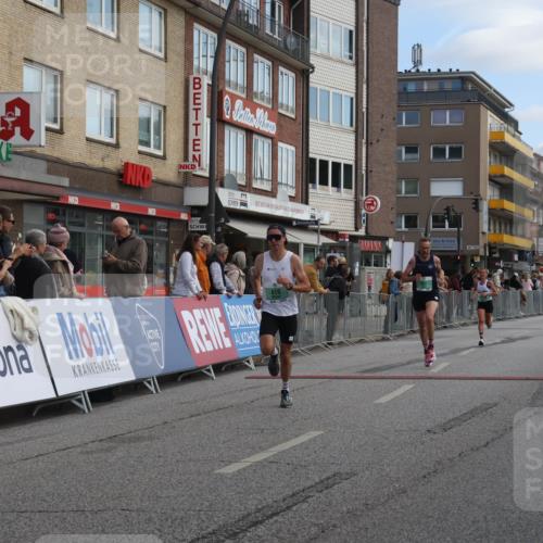 15.09.2024 - PSD Bank Halbmarathon Michael Strokosch http://msf.ph/oto/7083998 15.09.2024 11:21:56 Ziel 419, 422, 643, 653, 876, 1010 meine-sportfotos.de