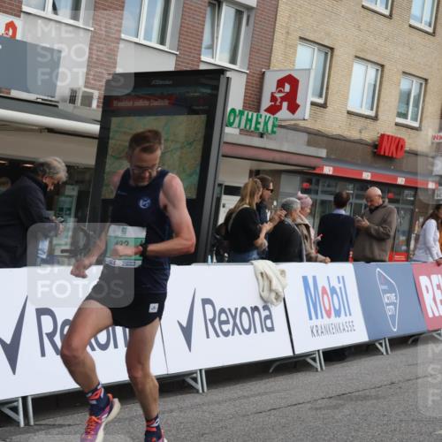 15.09.2024 - PSD Bank Halbmarathon Michael Strokosch http://msf.ph/oto/7084026 15.09.2024 11:21:59 Ziel 415, 419, 422, 643, 653, 654, 876, 1010 meine-sportfotos.de