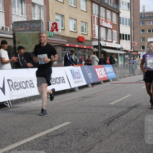 15.09.2024 - PSD Bank Halbmarathon Michael Strokosch http://msf.ph/oto/7084072 15.09.2024 12:30:28 Ziel 2251, 2447, 3206, 3261, 3346 meine-sportfotos.de