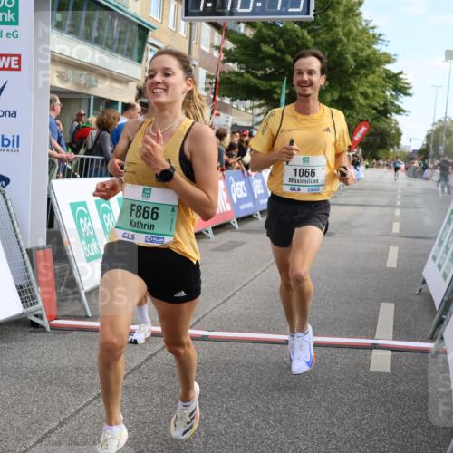 15.09.2024 - PSD Bank Halbmarathon Strokosch-Dieckow http://msf.ph/oto/7084087 15.09.2024 11:19:10 Ziel 420, 584, 849, 866, 1066, 1085 meine-sportfotos.de