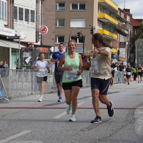 15.09.2024 - PSD Bank Halbmarathon Michael Strokosch http://msf.ph/oto/7084112 15.09.2024 12:30:38 Ziel 2152, 2347, 3134, 3346, 3352 meine-sportfotos.de