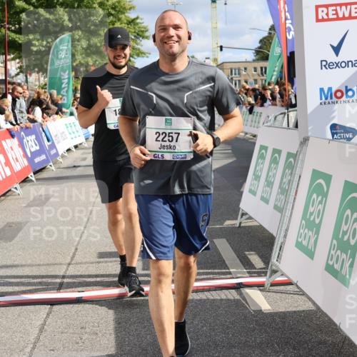 15.09.2024 - PSD Bank Halbmarathon Strokosch-Dieckow http://msf.ph/oto/7084181 15.09.2024 12:36:00 Ziel 1504, 1895, 2257, 2286, 3071 meine-sportfotos.de
