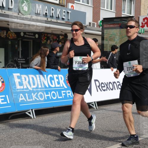 15.09.2024 - PSD Bank Halbmarathon Michael Strokosch http://msf.ph/oto/7084446 15.09.2024 12:31:05 Ziel 1948, 1961, 2259, 2858, 3089, 3211, 3279, 3414, 3416, 3486, 3542 meine-sportfotos.de