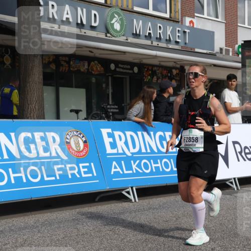 15.09.2024 - PSD Bank Halbmarathon Michael Strokosch http://msf.ph/oto/7084475 15.09.2024 12:31:07 Ziel 1948, 1961, 2259, 2858, 3089, 3211, 3279, 3414, 3416, 3486, 3542 meine-sportfotos.de