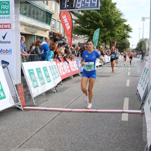 15.09.2024 - PSD Bank Halbmarathon Strokosch-Dieckow http://msf.ph/oto/7084529 15.09.2024 11:19:35 Ziel 401, 628, 630, 640, 822, 859, 887, 1070 meine-sportfotos.de