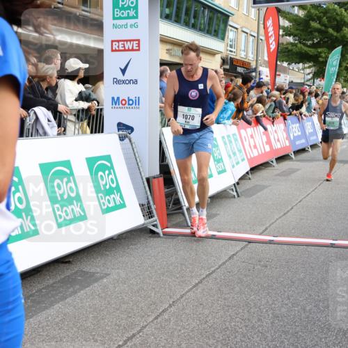 15.09.2024 - PSD Bank Halbmarathon Strokosch-Dieckow http://msf.ph/oto/7084605 15.09.2024 11:19:37 Ziel 401, 628, 630, 822, 859, 887, 1070 meine-sportfotos.de