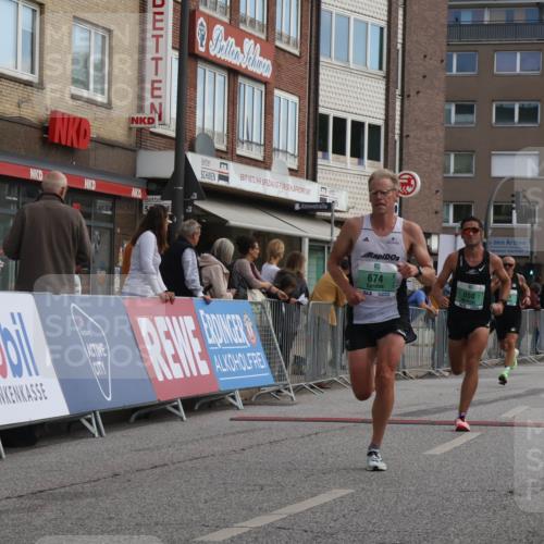 15.09.2024 - PSD Bank Halbmarathon Michael Strokosch http://msf.ph/oto/7084706 15.09.2024 11:23:11 Ziel 650, 674, 683, 1022 meine-sportfotos.de