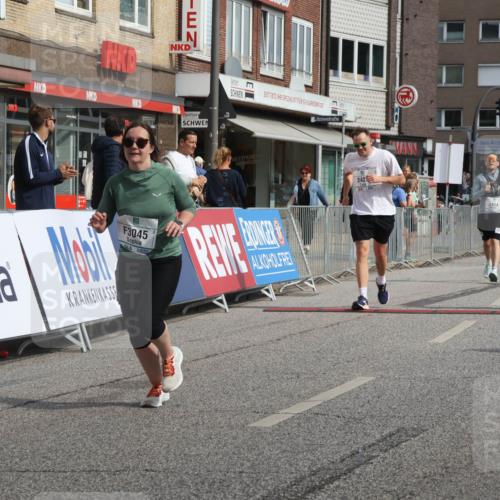 15.09.2024 - PSD Bank Halbmarathon Michael Strokosch http://msf.ph/oto/7085342 15.09.2024 12:32:39 Ziel 2411, 2414, 2425, 3045, 3358 meine-sportfotos.de