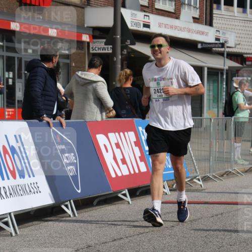 15.09.2024 - PSD Bank Halbmarathon Michael Strokosch http://msf.ph/oto/7085355 15.09.2024 12:32:40 Ziel 2411, 2414, 2425, 3045, 3358 meine-sportfotos.de