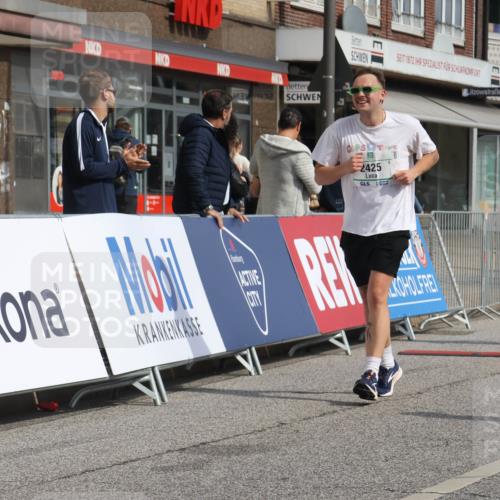15.09.2024 - PSD Bank Halbmarathon Michael Strokosch http://msf.ph/oto/7085365 15.09.2024 12:32:41 Ziel 2411, 2414, 2425, 3045, 3358 meine-sportfotos.de