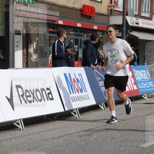 15.09.2024 - PSD Bank Halbmarathon Michael Strokosch http://msf.ph/oto/7085377 15.09.2024 12:32:41 Ziel 2411, 2414, 2425, 3045, 3358 meine-sportfotos.de