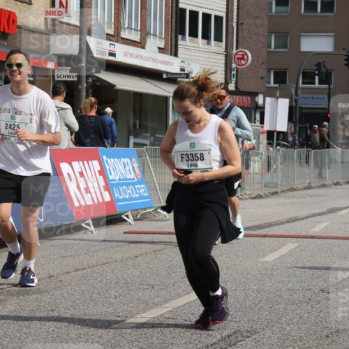 15.09.2024 - PSD Bank Halbmarathon Michael Strokosch http://msf.ph/oto/7085388 15.09.2024 12:32:42 Ziel 2411, 2414, 2425, 3045, 3358 meine-sportfotos.de