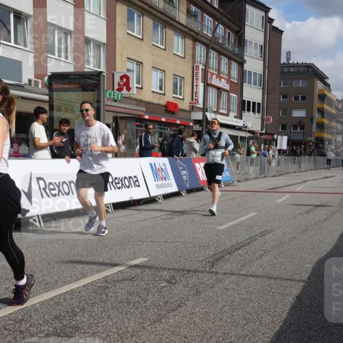 15.09.2024 - PSD Bank Halbmarathon Michael Strokosch http://msf.ph/oto/7085411 15.09.2024 12:32:44 Ziel 2411, 2414, 2425, 3045, 3358 meine-sportfotos.de