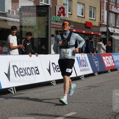 15.09.2024 - PSD Bank Halbmarathon Michael Strokosch http://msf.ph/oto/7085432 15.09.2024 12:32:45 Ziel 2411, 2414, 2425, 3045, 3358 meine-sportfotos.de