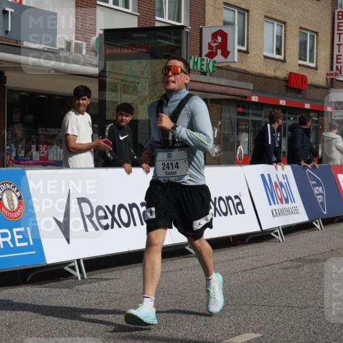 15.09.2024 - PSD Bank Halbmarathon Michael Strokosch http://msf.ph/oto/7085438 15.09.2024 12:32:45 Ziel 2411, 2414, 2425, 3045, 3358 meine-sportfotos.de