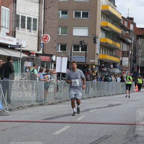 15.09.2024 - PSD Bank Halbmarathon Michael Strokosch http://msf.ph/oto/7085733 15.09.2024 12:33:36 Ziel 1983, 2331, 3107 meine-sportfotos.de