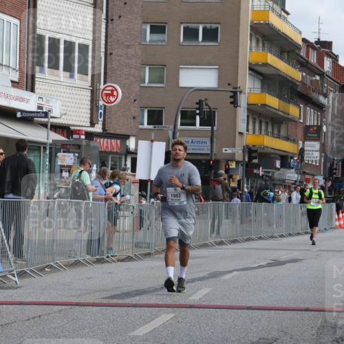 15.09.2024 - PSD Bank Halbmarathon Michael Strokosch http://msf.ph/oto/7085743 15.09.2024 12:33:37 Ziel 1983, 2331, 3107 meine-sportfotos.de