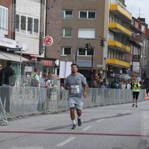 15.09.2024 - PSD Bank Halbmarathon Michael Strokosch http://msf.ph/oto/7085747 15.09.2024 12:33:37 Ziel 1983, 2331, 3107 meine-sportfotos.de