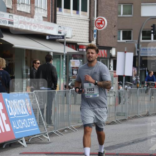 15.09.2024 - PSD Bank Halbmarathon Michael Strokosch http://msf.ph/oto/7085763 15.09.2024 12:33:39 Ziel 1983, 2331, 3107 meine-sportfotos.de