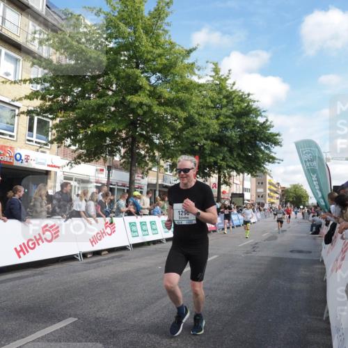 15.09.2024 - PSD Bank Halbmarathon Miley Keyser http://msf.ph/oto/7085789 15.09.2024 11:50:44 Ziel 783, 974, 1296, 1493, 1501, 1632, 1666, 1940, 2269, 2284, 2492, 2658, 2666 meine-sportfotos.de