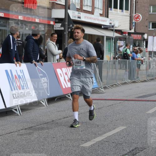 15.09.2024 - PSD Bank Halbmarathon Michael Strokosch http://msf.ph/oto/7085792 15.09.2024 12:33:40 Ziel 1983, 2331, 3107 meine-sportfotos.de