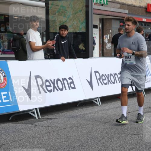 15.09.2024 - PSD Bank Halbmarathon Michael Strokosch http://msf.ph/oto/7085820 15.09.2024 12:33:42 Ziel 1983, 3107, 3451 meine-sportfotos.de