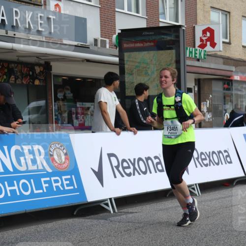 15.09.2024 - PSD Bank Halbmarathon Michael Strokosch http://msf.ph/oto/7085878 15.09.2024 12:33:52 Ziel 2376, 3433, 3451 meine-sportfotos.de