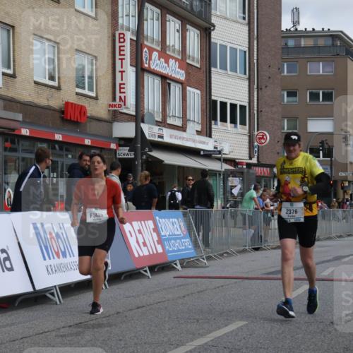 15.09.2024 - PSD Bank Halbmarathon Michael Strokosch http://msf.ph/oto/7085897 15.09.2024 12:33:53 Ziel 2376, 3433, 3451 meine-sportfotos.de
