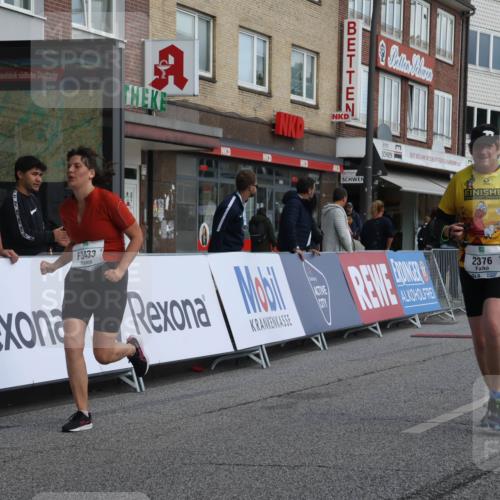 15.09.2024 - PSD Bank Halbmarathon Michael Strokosch http://msf.ph/oto/7085921 15.09.2024 12:33:54 Ziel 2376, 3433, 3451 meine-sportfotos.de