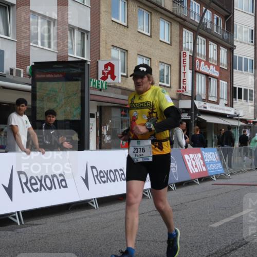 15.09.2024 - PSD Bank Halbmarathon Michael Strokosch http://msf.ph/oto/7085937 15.09.2024 12:33:55 Ziel 2376, 3433, 3451 meine-sportfotos.de