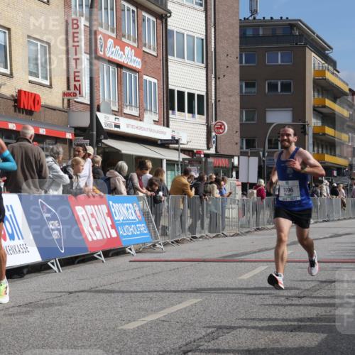 15.09.2024 - PSD Bank Halbmarathon Michael Strokosch http://msf.ph/oto/7085967 15.09.2024 11:25:21 Ziel 656, 692, 709, 897, 1096, 2472 meine-sportfotos.de