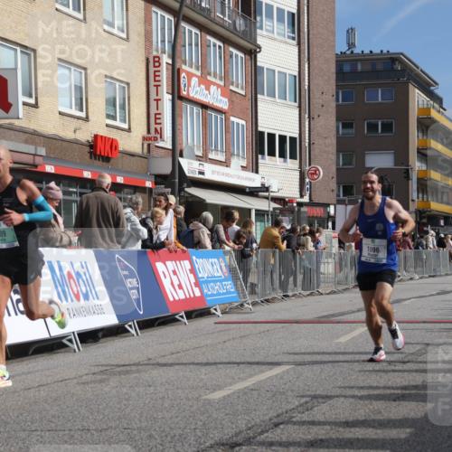 15.09.2024 - PSD Bank Halbmarathon Michael Strokosch http://msf.ph/oto/7085971 15.09.2024 11:25:21 Ziel 656, 692, 709, 897, 1096, 2472 meine-sportfotos.de