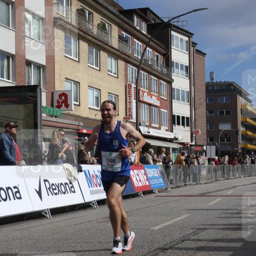 15.09.2024 - PSD Bank Halbmarathon Michael Strokosch http://msf.ph/oto/7085990 15.09.2024 11:25:23 Ziel 692, 709, 897, 1096 meine-sportfotos.de