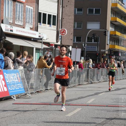 15.09.2024 - PSD Bank Halbmarathon Michael Strokosch http://msf.ph/oto/7085998 15.09.2024 11:25:31 Ziel 709, 882, 888, 1069, 1096 meine-sportfotos.de