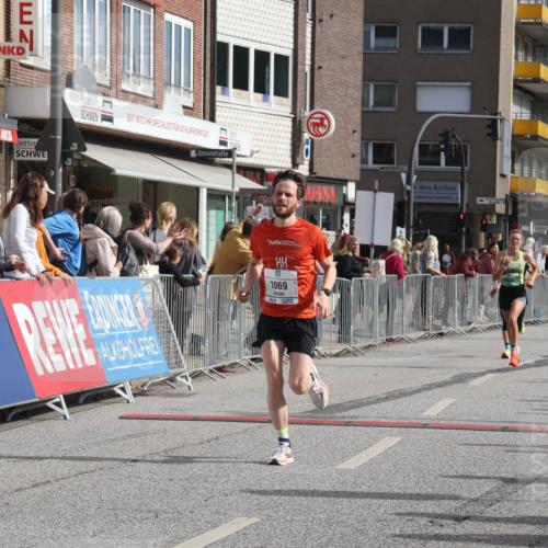 15.09.2024 - PSD Bank Halbmarathon Michael Strokosch http://msf.ph/oto/7086004 15.09.2024 11:25:31 Ziel 709, 882, 888, 1069, 1096 meine-sportfotos.de