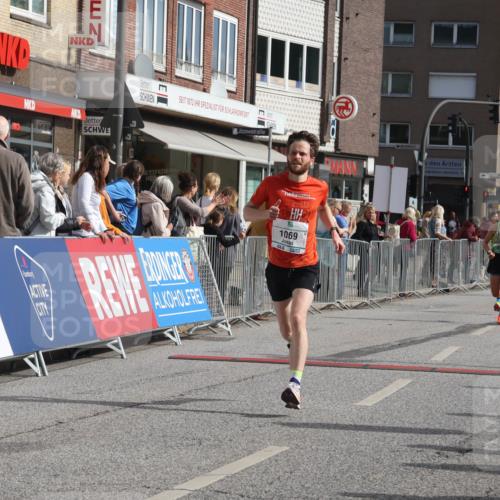 15.09.2024 - PSD Bank Halbmarathon Michael Strokosch http://msf.ph/oto/7086008 15.09.2024 11:25:31 Ziel 709, 882, 888, 1069, 1096 meine-sportfotos.de