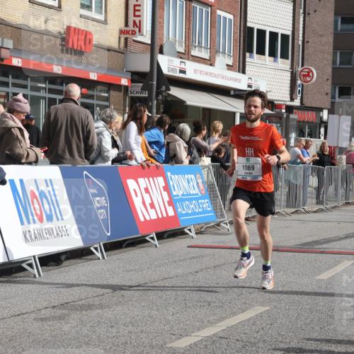 15.09.2024 - PSD Bank Halbmarathon Michael Strokosch http://msf.ph/oto/7086014 15.09.2024 11:25:31 Ziel 709, 882, 888, 1069, 1096 meine-sportfotos.de