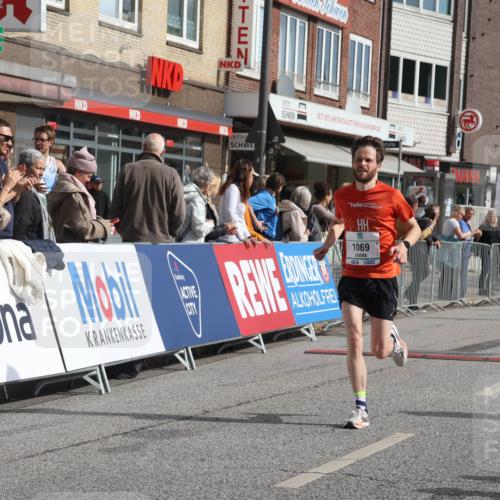 15.09.2024 - PSD Bank Halbmarathon Michael Strokosch http://msf.ph/oto/7086018 15.09.2024 11:25:32 Ziel 709, 882, 888, 1069, 1096 meine-sportfotos.de