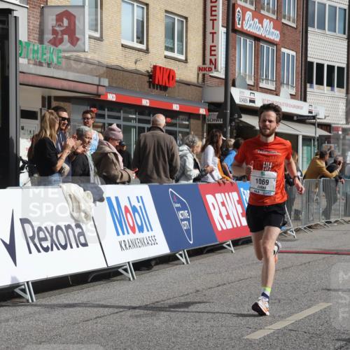 15.09.2024 - PSD Bank Halbmarathon Michael Strokosch http://msf.ph/oto/7086021 15.09.2024 11:25:32 Ziel 709, 882, 888, 1069, 1096 meine-sportfotos.de