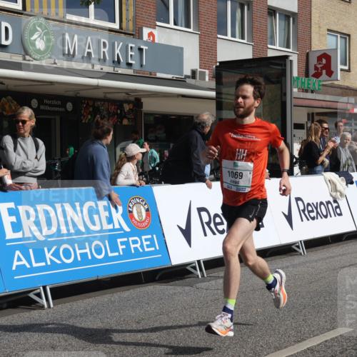 15.09.2024 - PSD Bank Halbmarathon Michael Strokosch http://msf.ph/oto/7086038 15.09.2024 11:25:33 Ziel 709, 882, 888, 1069, 1096 meine-sportfotos.de