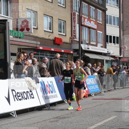 15.09.2024 - PSD Bank Halbmarathon Michael Strokosch http://msf.ph/oto/7086065 15.09.2024 11:25:35 Ziel 882, 888, 1069 meine-sportfotos.de