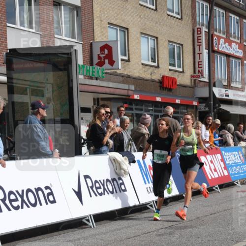 15.09.2024 - PSD Bank Halbmarathon Michael Strokosch http://msf.ph/oto/7086070 15.09.2024 11:25:35 Ziel 882, 888, 1069 meine-sportfotos.de