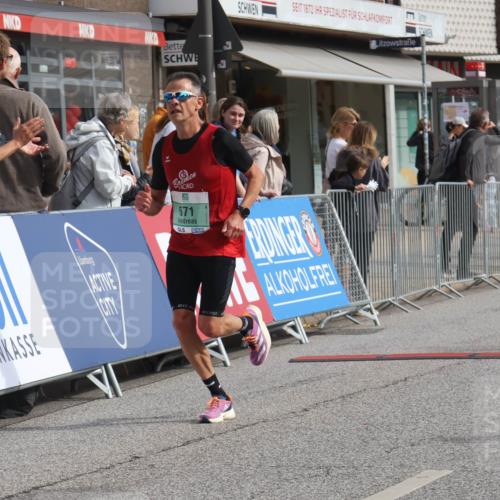15.09.2024 - PSD Bank Halbmarathon Michael Strokosch http://msf.ph/oto/7086258 15.09.2024 11:25:54 Ziel 670, 671, 723, 1025, 2616 meine-sportfotos.de