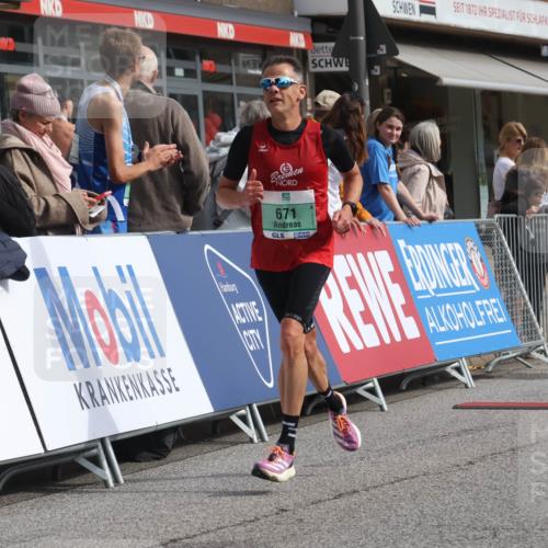 15.09.2024 - PSD Bank Halbmarathon Michael Strokosch http://msf.ph/oto/7086264 15.09.2024 11:25:54 Ziel 670, 671, 723, 1025, 2616 meine-sportfotos.de